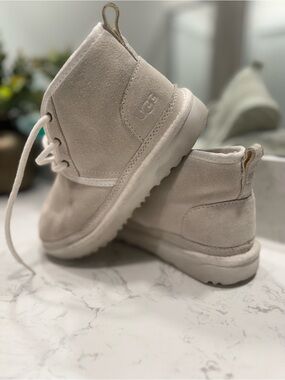 UGG Kids Beige Suede Lace-Up Boot